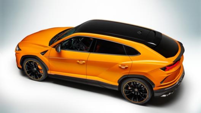 Il Suv Lamborghini Urus 2021 nella colorazione Arancio Borealis