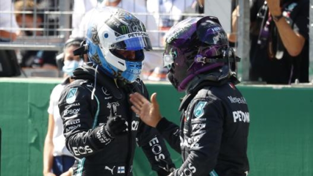 Valtteri Bottas e Lewis Hamilton. Ap