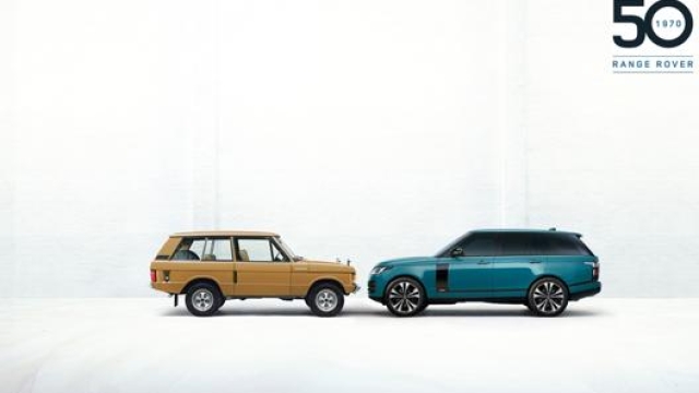 Generazioni a confronto: la prima Range Rover di fronte alla serie attuale