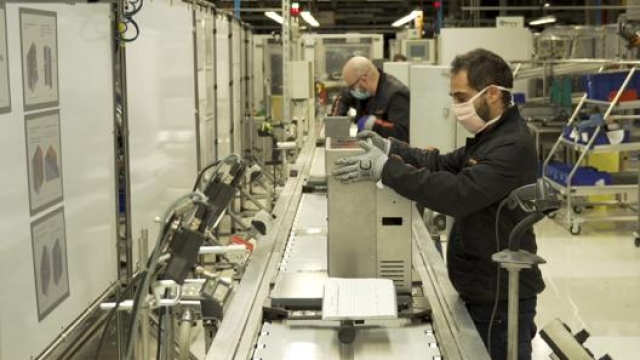 Durante il lockdown la fabbrica Seat di Martorell è stata riconvertita per la produzione di dispositivi sanitari e di sicurezza. Afp