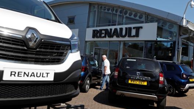 Un concessionario Renault nel Regno Unito. Afp