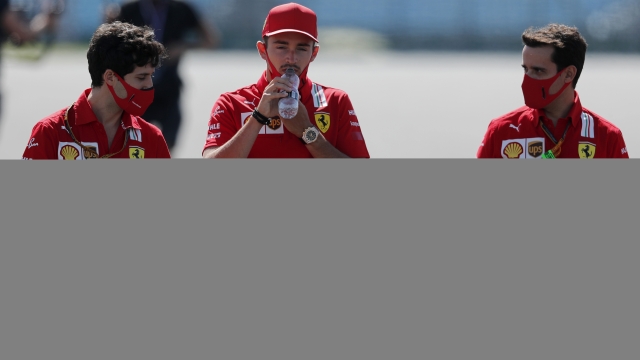 Charles Leclerc, 22 anni, alla seconda stagione in Ferrari durante l’ispezione sul tracciato di Silverstone LAPRESSE