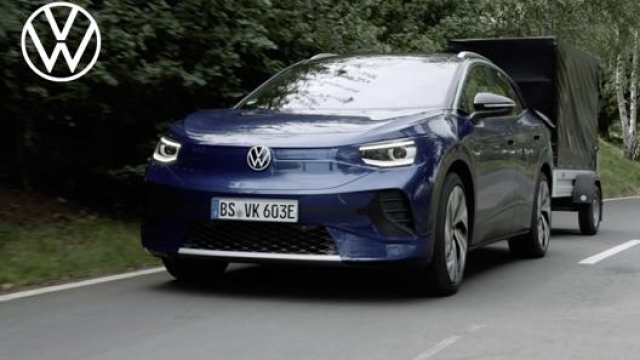 Nella clip  si vede la Volkswagen Id .4 affrontare fondi dissestati, salite e discese ripide e trainare un carrell