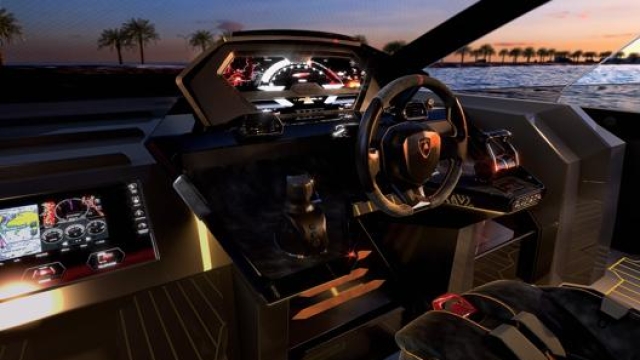 La postazione di guida in puro stile Lamborghini