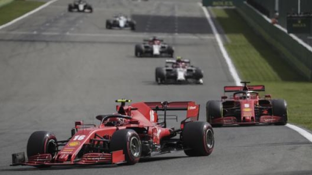 Le due Ferrari in azione in Belgio. Epa