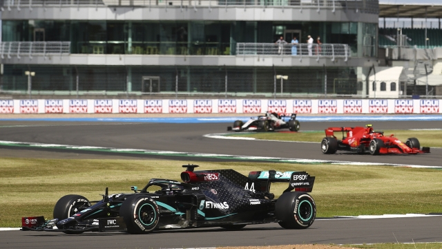 Un momento di gara-1 a Silverstone: la gara è stata poi vinta da Lewis Hamilton (LaPresse)