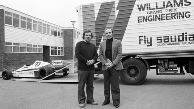 Da sinistra Patrick Head e Frank Williams con la FW06 del 1978, la prima monoposto progettata interamente da Head. Rcs