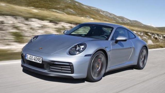La Porsche 911 è il modello più venduto del segmento F con 860 unità.