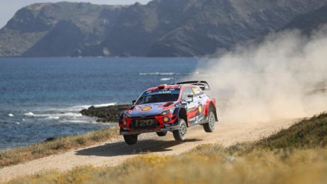 Un salto di Dani Sordo nel Rally Sardegna 2019.