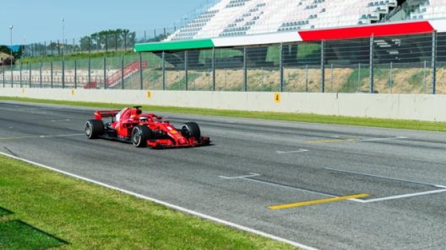 La Ferrari sul rettilineo del Mugello