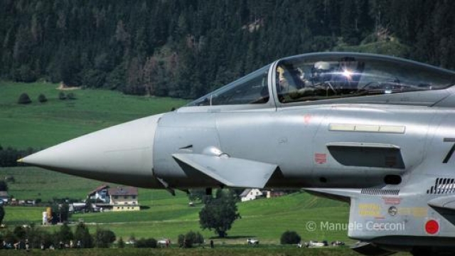 In aeronautica le alette canard sono utilizzate per migliorare la manovrabilità: nella foto un caccia Eurofighter. Cecconi
