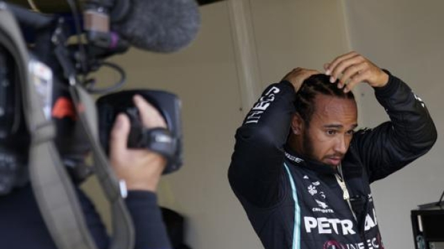 Lewis Hamilton ai box della Mercedes. Lapresse