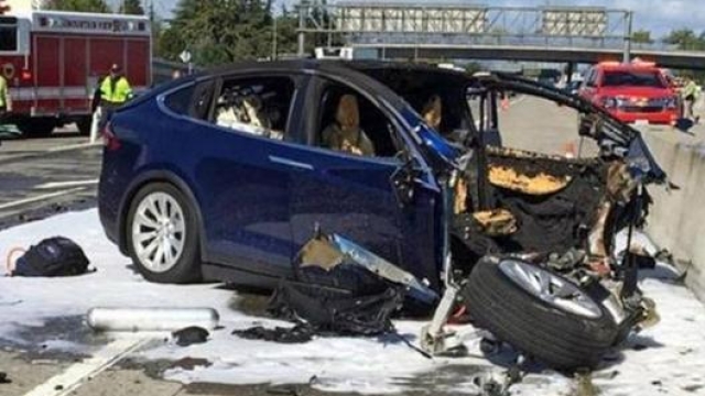 La Tesla Model X coinvolta nell'incidente accaduto in California il 23 marzo 2018. Ap