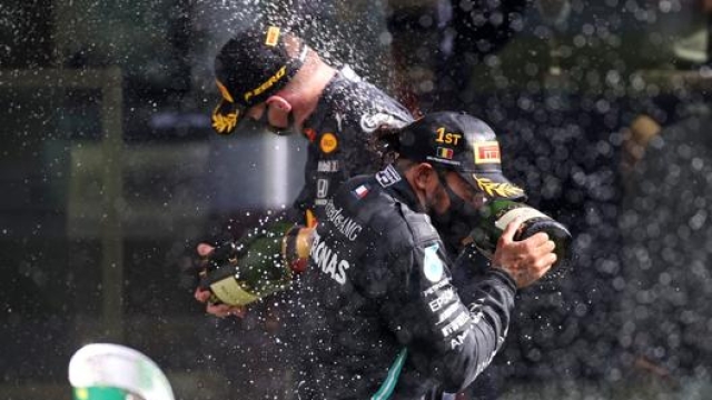 Verstappen con Lewis Hamilton sul podio di Spa. Afp