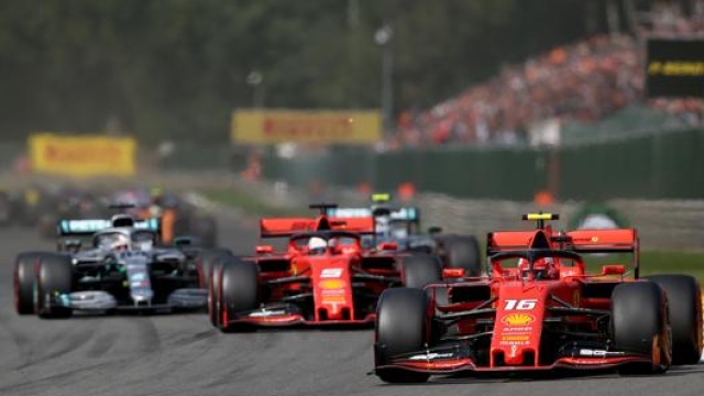 Charles Leclerc davanti a Vettel e Hamilton l'anno scorso a Spa. Getty