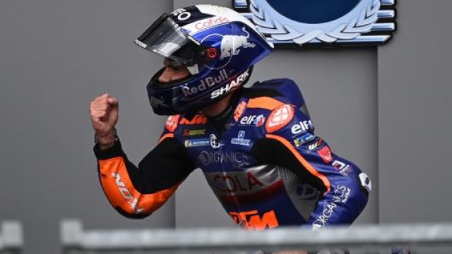 Miguel Oliveira esulta dopo la sua prima vittoria in motoGP. AFP