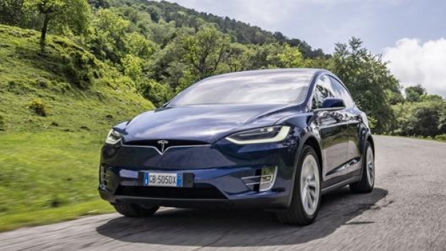La Model X, il modello con cui Tesla ha debuttato nel segmento dei crossover