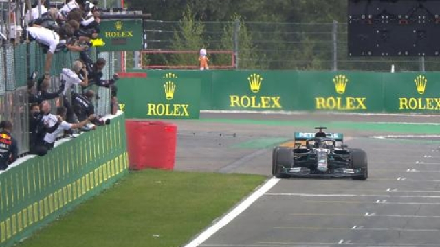 Il vittorioso arrivo di Lewis Hamilton a Spa