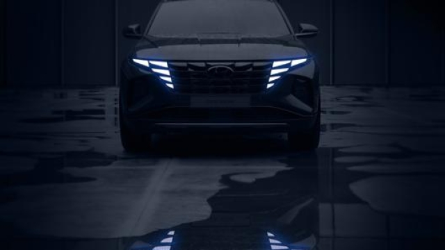 Le prime immagini della nuova Hyundai Tucson. Il rinnovato Suv coreano sarà svelato il 15 settembre.