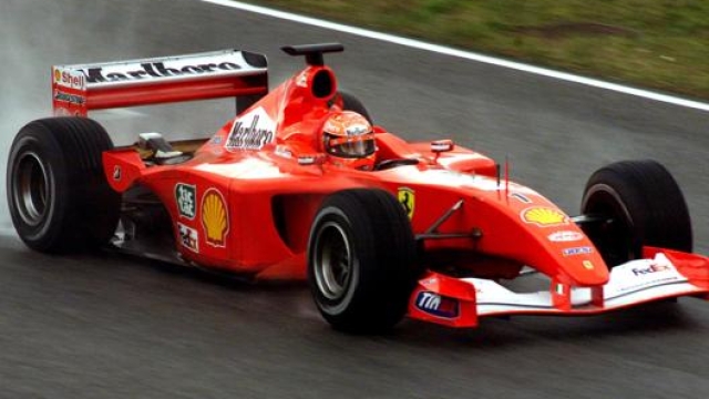 Schumacher sulla F2001 in un test sul circuito toscano. Ansa