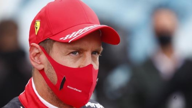 Sebastian Vettel deluso dopo le qualifiche a Spa. Ap