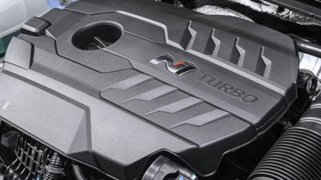 Il motore della i30 N è il 4 cilindri turbo da 2.0 litri che eroga 250 cv e 353 Nm