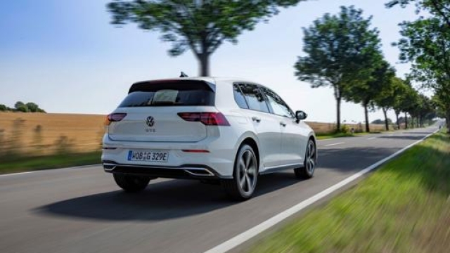 Alla guida della nuova Volkswagen Golf 8 Gte