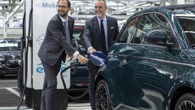 Stefano Patuanelli e Pietro Gorlier all’inaugurazione dell’impianto Vehicle to Grid. LaPresse