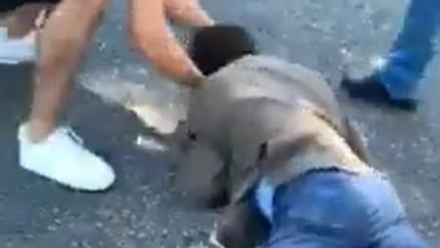 Francesco Emilio Borrelli a terra dopo l’aggressione subita in un fermo immagine dei video postati sui social
