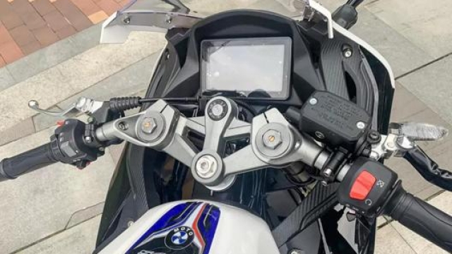 Il cruscotto digitale della Moto S450RR
