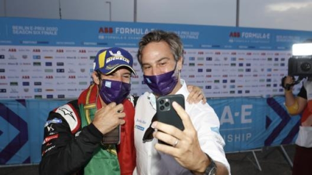 Antonio Felix Da Costa e il selfie celebrativo con l’amministratore delegato della Formula E. Jamie Reigle