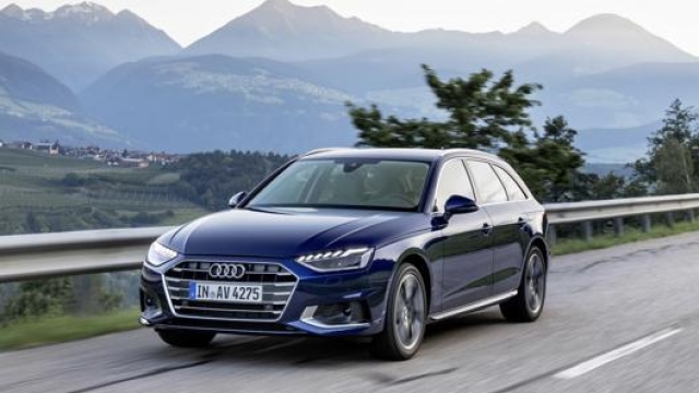 Da oggi tutti i motori benzina e diesel di Audi A4 saranno abbinati ad un elettrico