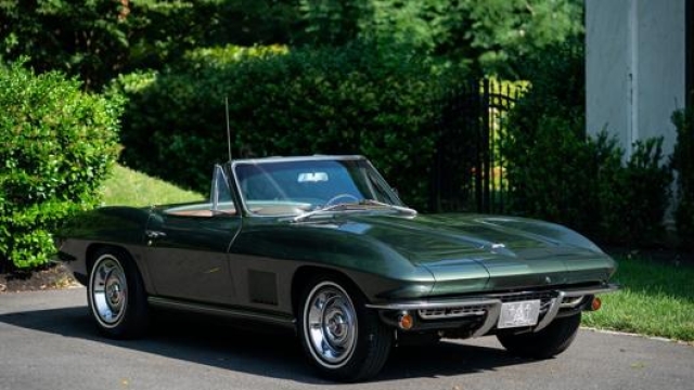 La Chevrolet Corvette Stingray di Biden è del 1967, monta il motore V8 da 350 cavalli e scatta da 0 a 100 km/h in 5,8 secondi
