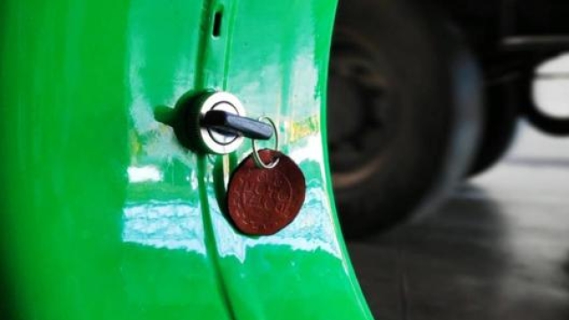 Il blocchetto per l’accensione a chiave sostituisce il rubinetto della benzina