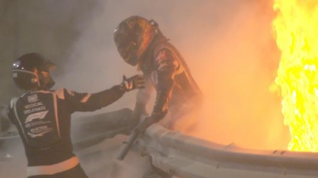 Grosjean esce dalle fiamme