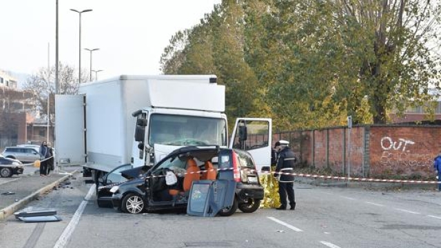 Un incidente stradale mortale avvenuto a Torino. Ansa