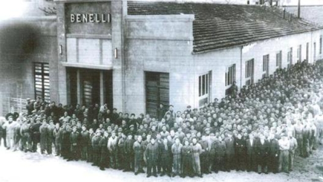 I dipendenti e operai della fabbrica Benelli a Pesaro