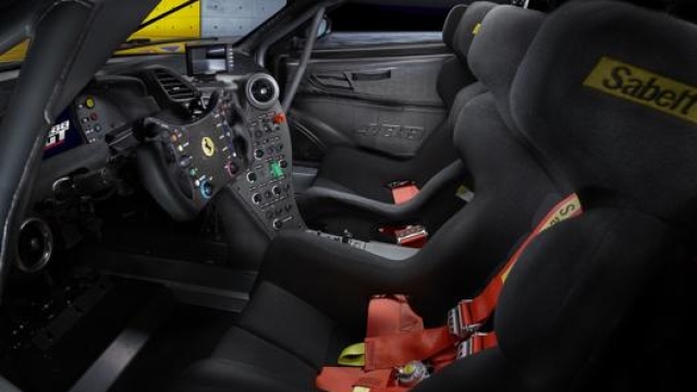 L’abitacolo della Ferrari 488 GT Modificata con i due sedili