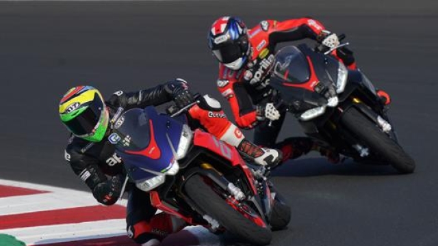 I piloti MotoGP Aprilia in azione a Misano con la nuova RS 660