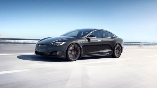 La nuova Tesla Model S versione 2021
