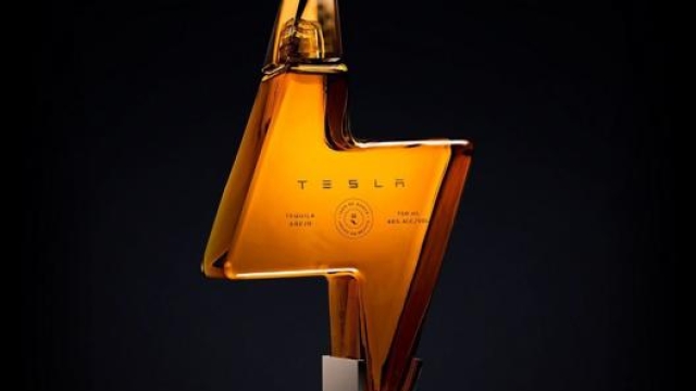 Una bottiglia di tequila Tesla