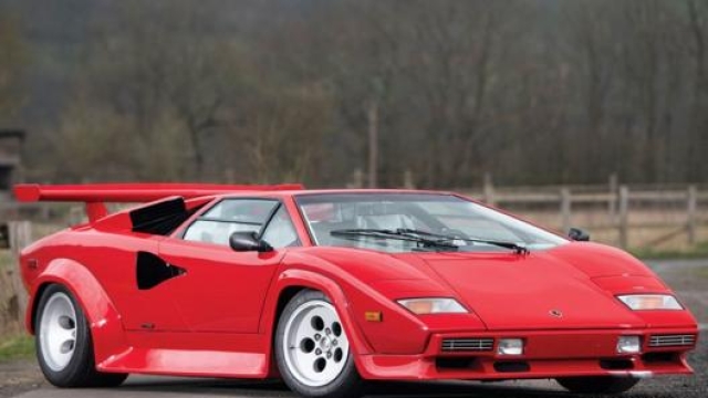 La Lamborghini Diablo è stata presentata nel 1990 come erede della Countach