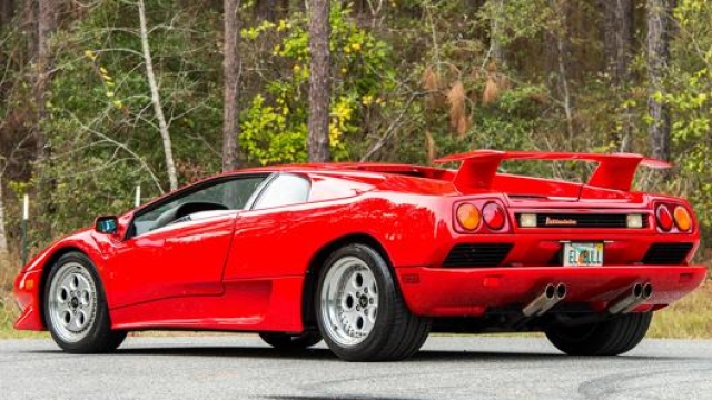 La Lamborghini Diablo prima serie ha il motore V12 che eroga 485 cv e 580 Nm di coppia