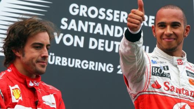 Nurburgring 2011: Lewis Hamilton su McLaren trionfa davanti alla Ferrari di Fernando Alonso. EPA
