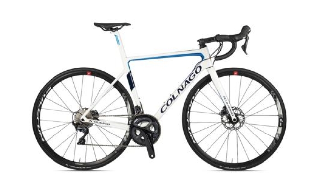 La bici da strada Colnago V3 ha un telaio in carbonio e freni a disco