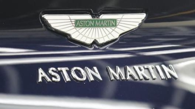 L’inconfondibile doppia ala di Aston Martin