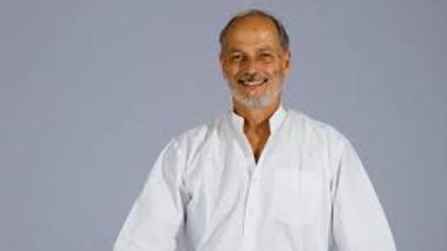 Il maestro yoga Antonio Nuzzo