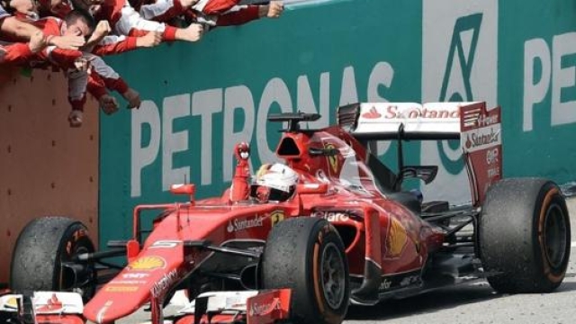 Malesia 2015, la prima vittoria di Seb con la Ferrari. Eurosport