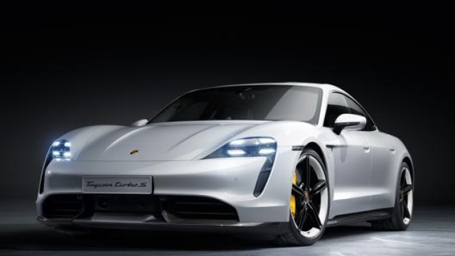 La Porsche Taycan debutta il 26 febbraio