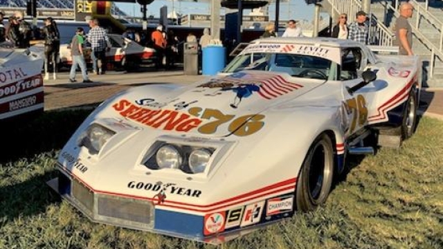 La Corvette Greenwood Widebody Spirit of Sebring del 1976, con motore V8 in grado di produrre oltre 900 Cavalli, dotata di cambio manuale a 4 rapporti, esposta nel paddock di Daytona. Questo modello fu guidato anche da Paul Newman. Masperi